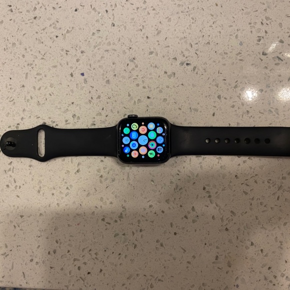 Apple Watch Series 4 40mm Space Gray Aluminum - Picture 2 of 6